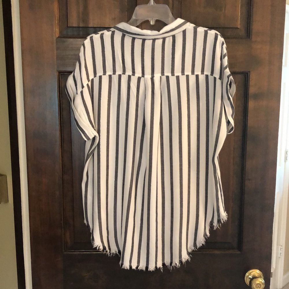 Top - Picture 2 of 6